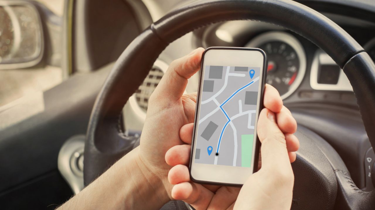 Track A Car With GPS On Your Phone In Car